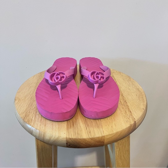 Gucci Pascar GG Platform Flip Flop - Worn Once! Size 39 - Picture 2 of 9